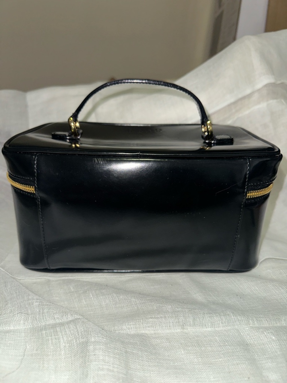 Authentic Gucci Black Patent Leather Vanity Case with Bamboo Zipper Pulls - Picture 5 of 15
